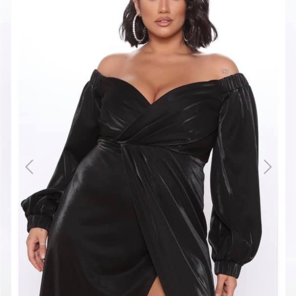 Never‎ worn dress size 3XL.